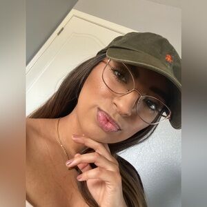 Meet your Posher, Reyna